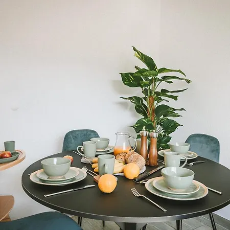 Sadebo Modern - Balkon Oder Terrasse Apartamento *